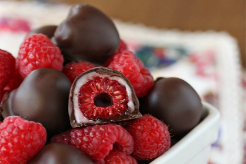 chocolate-covered-raspberries-5
